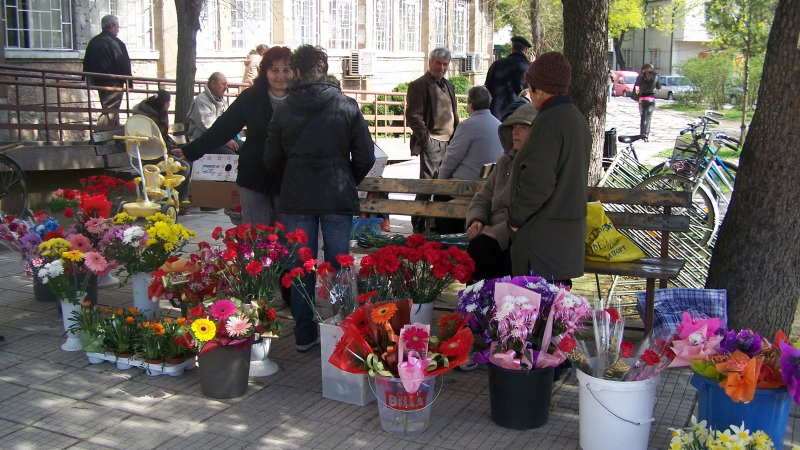Данъчните погват търговците на цветя за 8 март