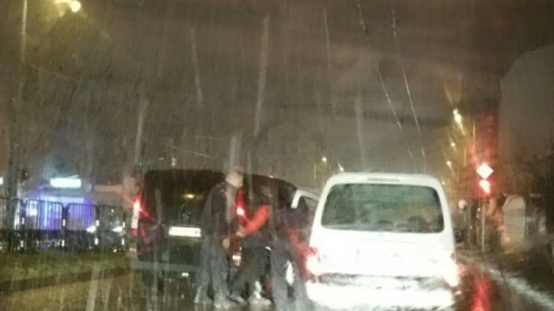 Спецакция в Пловдив: Полицаи щурмуваха автомобил 