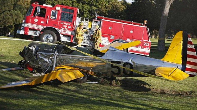 Вижте самолета на Харисън Форд секунди преди катастрофата (ВИДЕО)