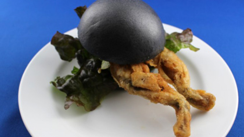 В Япония започнаха да продават бургери с жабешки крачета