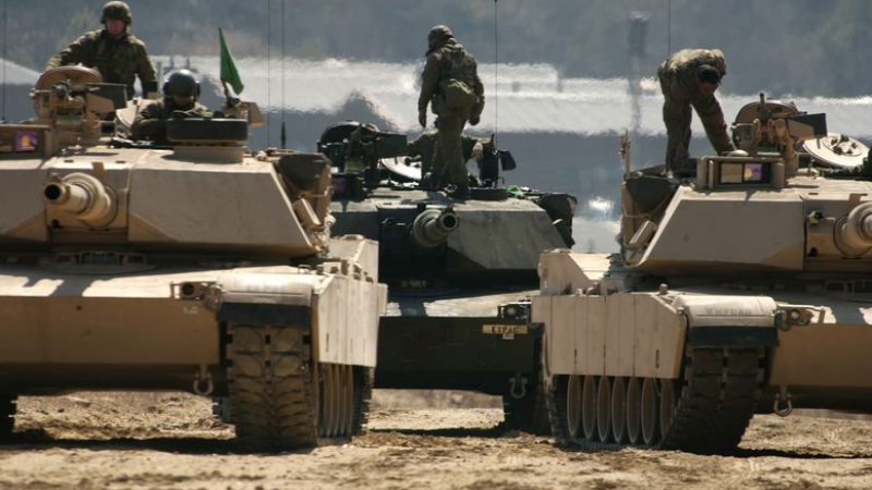 Стотици американски танкове в Прибалтика