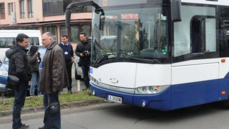 Жена припадна в автобус в Бургас, пътници бесни на тел. 112