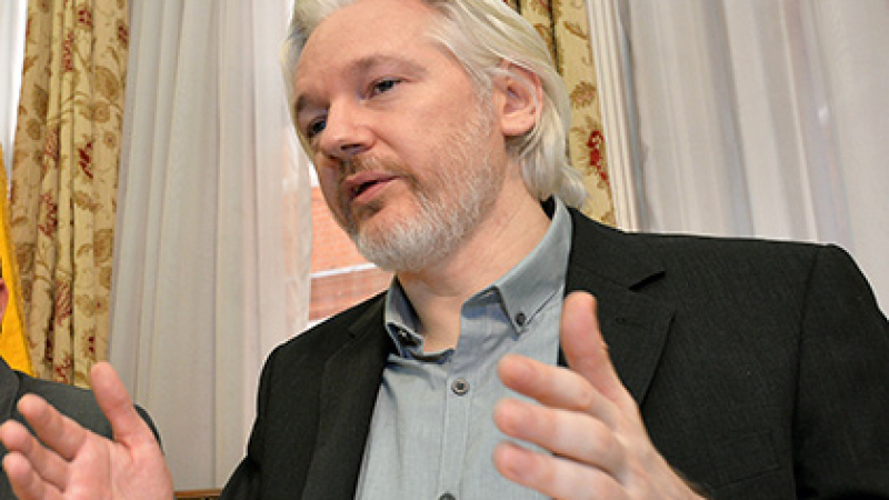 Шефът на Уикилийкс влезна в обяснителен режим: Не съм манипулиран от Русия, не целя влияние на изборите в САЩ