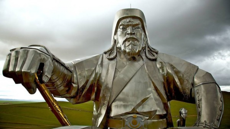 Чингис хан намерил тук златния си камшик (СНИМКИ/ВИДЕО)