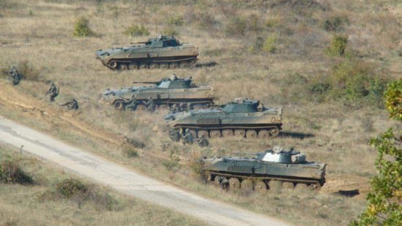 US войници чакат чешки танкове в „Червеният петел”