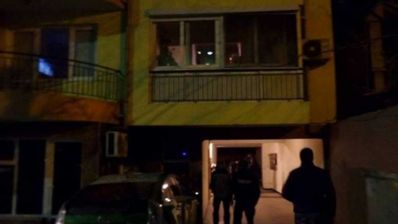 Рускиня е самоубилата се след скок с детето си от петия етаж