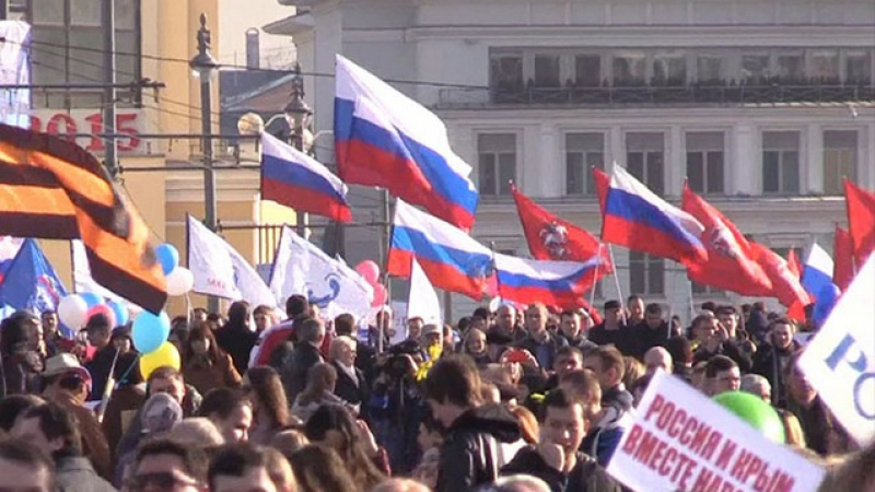 НА ЖИВО В БЛИЦ: Путин и 100 000 московчани празнуват 1 година от Крим в Русия