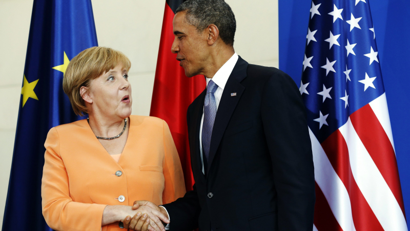 Сноудън със сензационно твърдение: Меркел се страхува от Обама