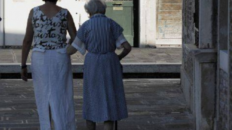 Гурбетчийка разказва как печели по 700 евро на месец от смяната на 90 памперса в Италия
