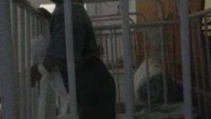 Жена твърди, че връзват деца в софийска болница