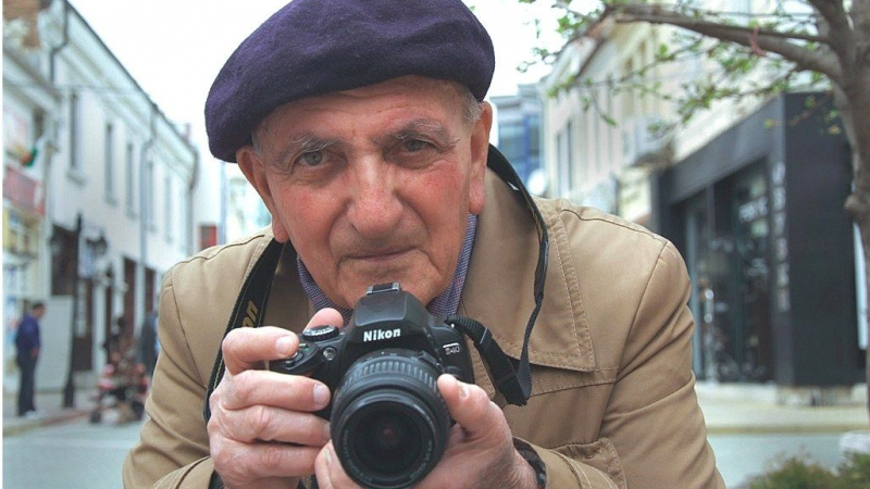 Почина най-възрастният действащ  фотограф в България