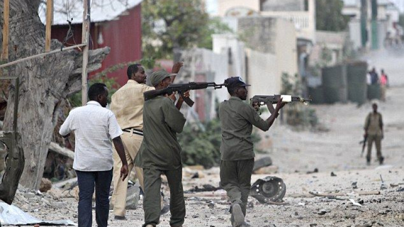 Клане в Могадишу: Ислямисти нахлуха в хотел и разстреляха дипломати (ВИДЕО) 