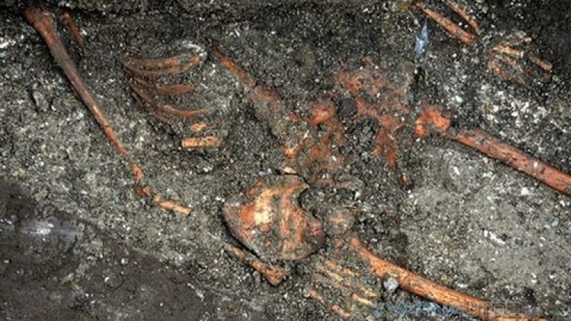 Откриха нови три скелета под главната улица на Варна