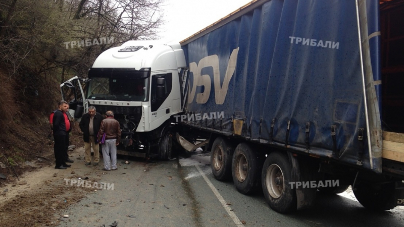 Зверска катастрофа затвори Е79 между Мездра и Ботевград 