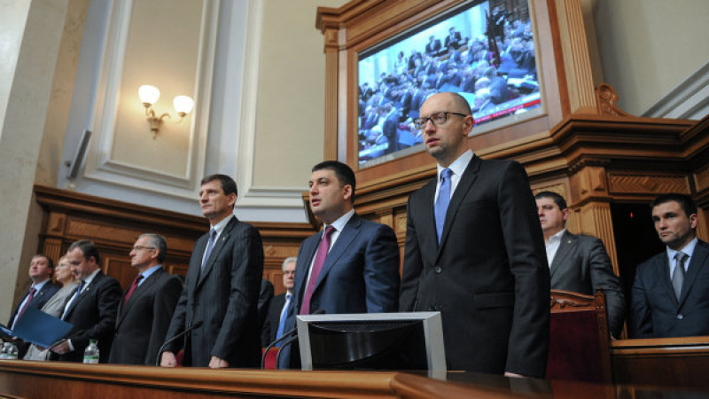 На висшите чиновници в Украйна ще им забранят да напускат страната след оставката им