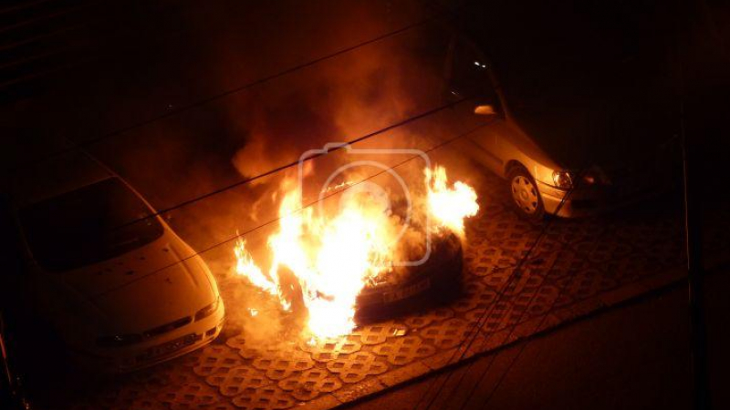 Пак подпалиха кола в Бургас (СНИМКИ)
