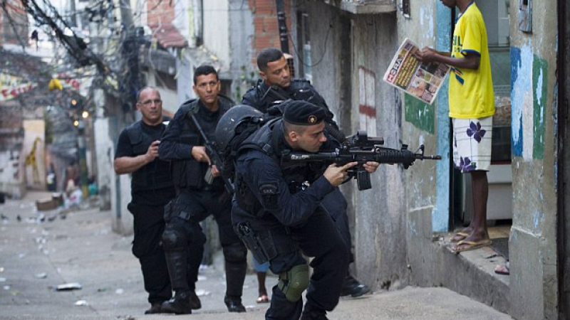 Война между полиция и банди в Бразилия