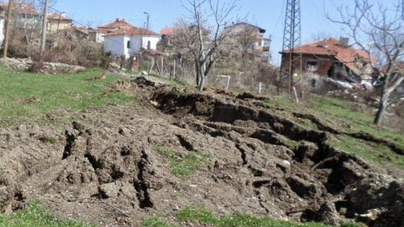 Бедстващите в Сипей свикват общоселско събрание: Ало, България, от 60 дни живеем в ад!