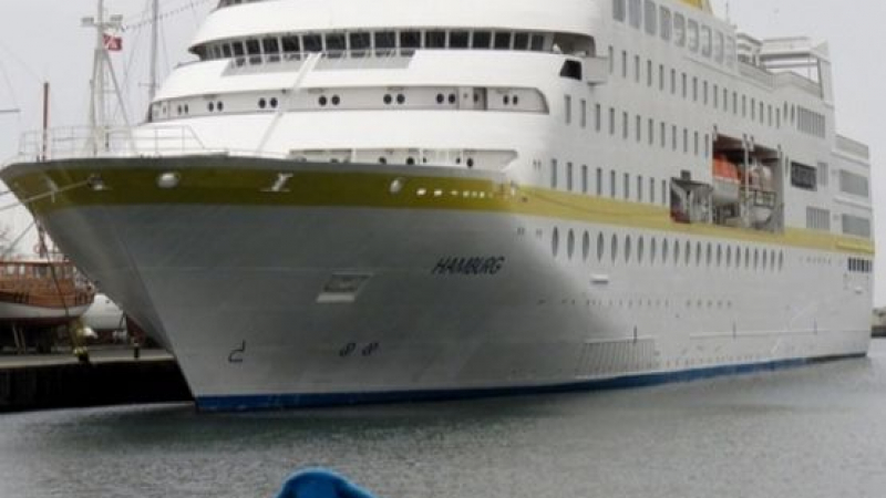 Туристи от лайнера „Хамбург” напълниха Несебър