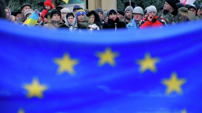 Сорос: Украйна балансира на края на пропастта, а на ЕС му е все едно