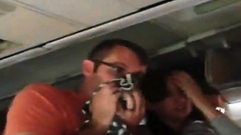 Медии и жандармерия в спор за ВИДЕО с ужаса на борда на А320 