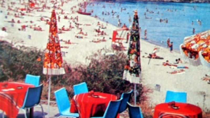 Страшна напаст на плажа в Созопол, не е за вярване до какво се къпят хората ВИДЕО