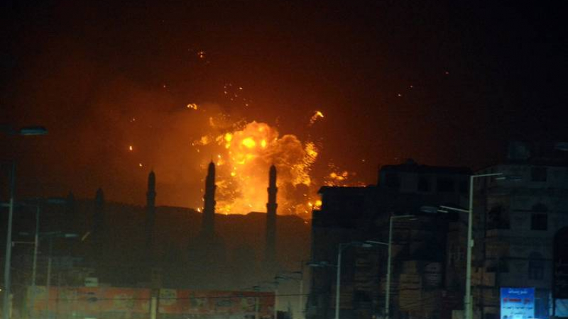 Саудитска Арабия бомбардира столицата на Йемен  