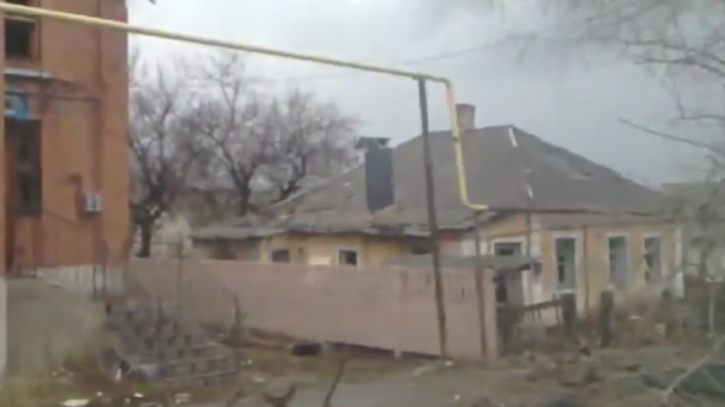 Украинската войска обстрелва летището в Донецк (ВИДЕО)