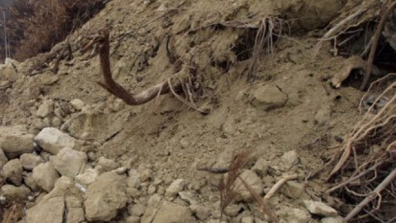 Срутване на земя в рудник край Балчик погреба миньор