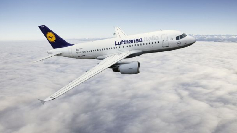 Два пътнически самолета кацнаха аварийно в Германия  