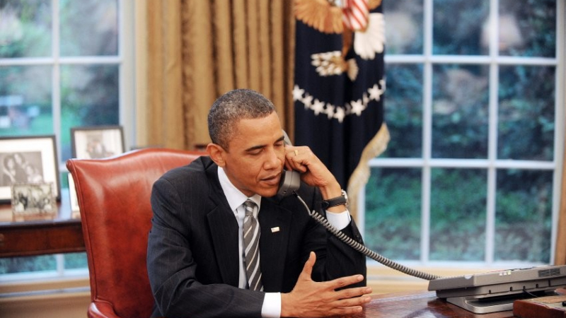 Обама си говорил по телефона с брата на Фидел Кастро