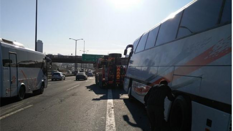 Пълен с българи автобус катастрофира на влизане в Истанбул (СНИМКИ)