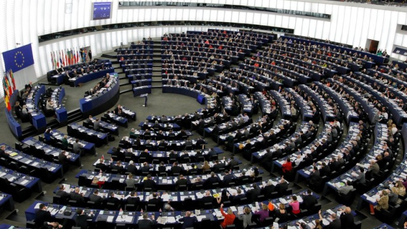 Евродепутатите си вдигнаха парите за асистенти до 23 000 евро на месец