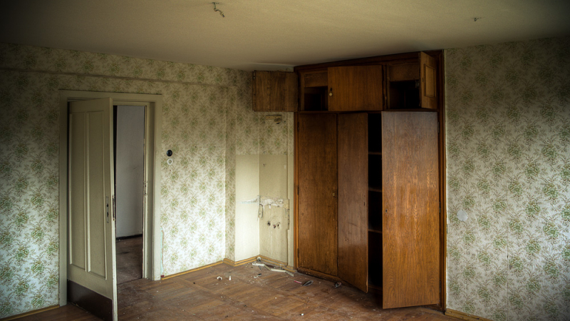 Семейство си купи къща с призрак в Родопите
