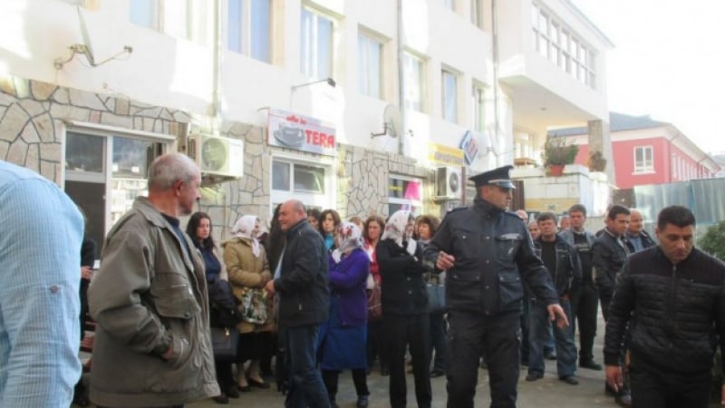 Жители на Неделино въстанаха срещу новия кмет