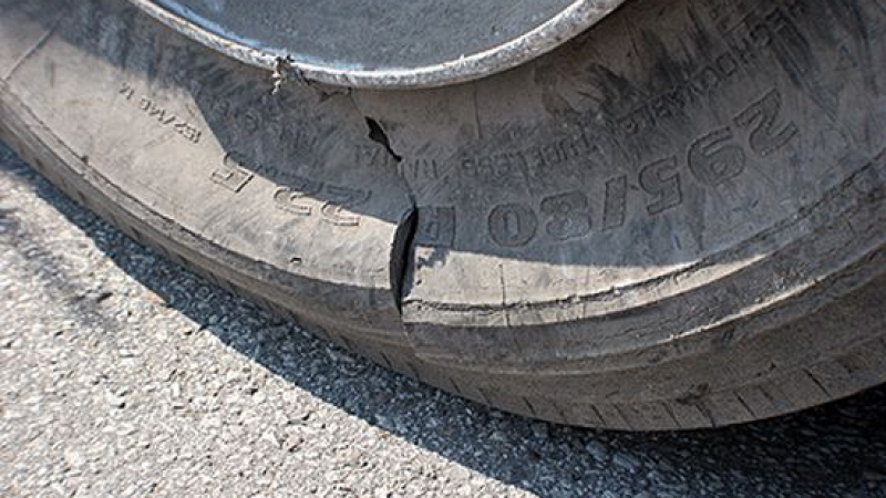 Хванаха вандалите, срязали 83 автомобилни гуми в Стара Загора