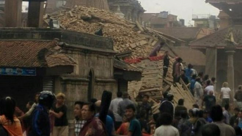 Над 150 трупа са изровени от руините в Непал, жертвите може да са стотици 