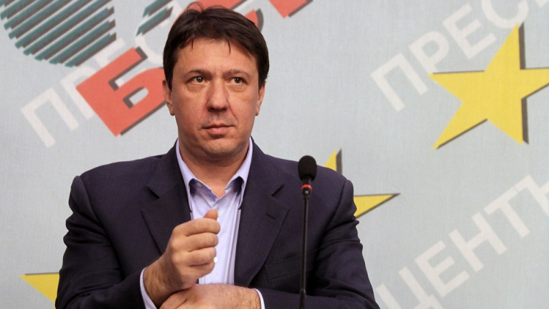 Искат оставката на Драгомир Стойнев като зам-председател на партията 