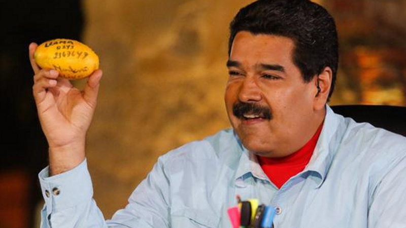 Жена замери президента на Венецуела с манго, той й подари апартамент (ВИДЕО)