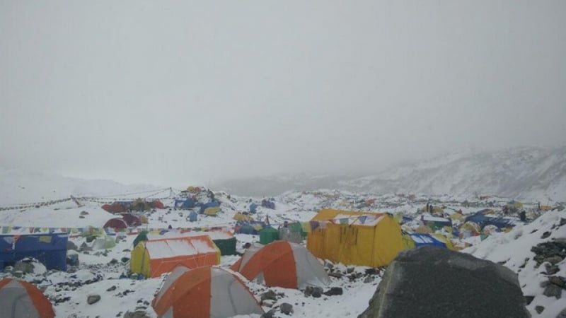 Страшна трагедия на Еверест след труса в Непал