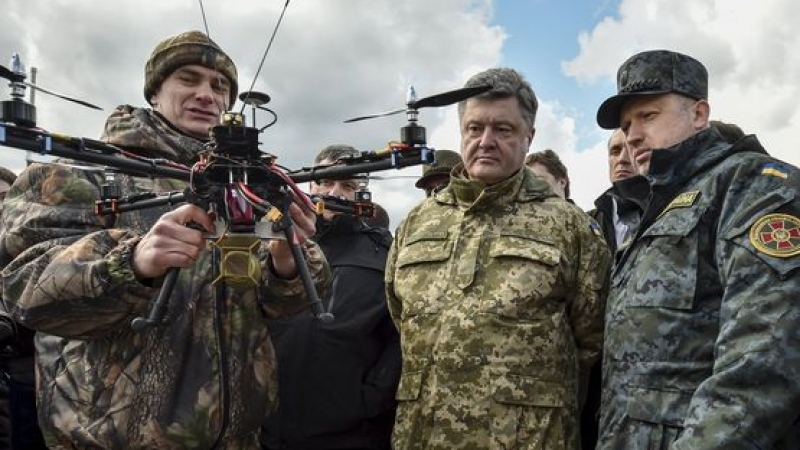 Порошенко увери: Украинските военни няма да започнат настъплението първи 