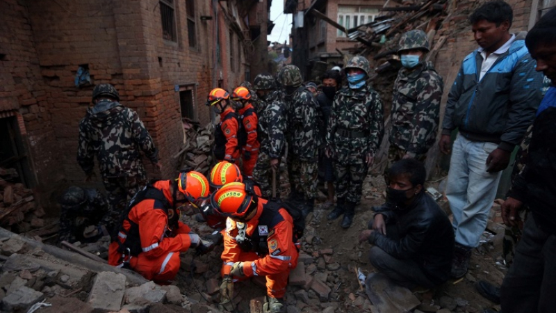 Спасиха затрупан от земетресението в Непал след 60 часа под развалините