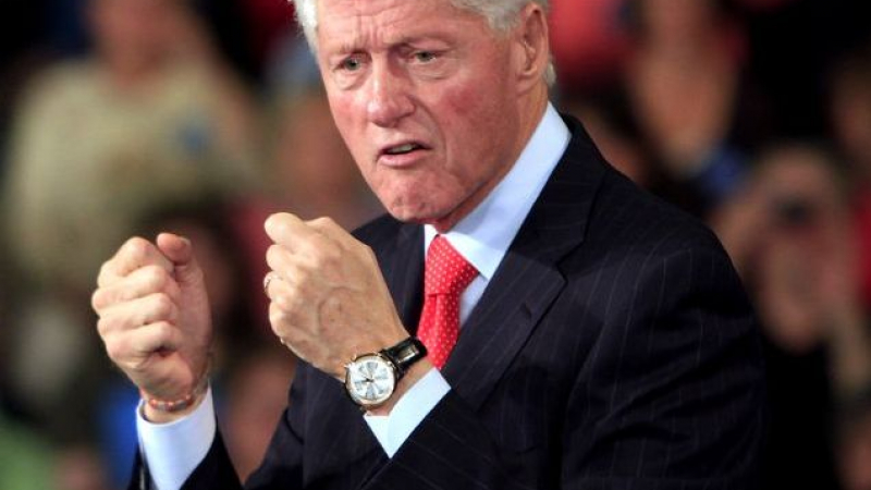 Бил Клинтън приет по спешност в болница 