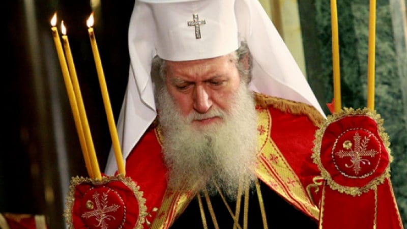 Патриархът освети бойните знамена