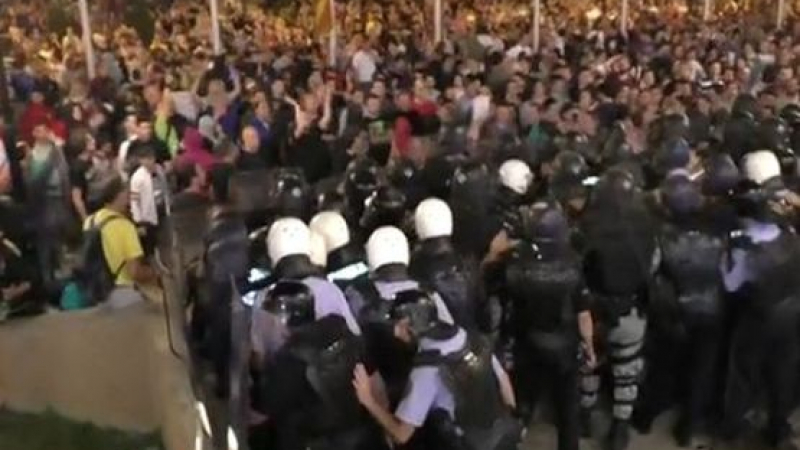 Четвърта вечер на протести в Македония (ВИДЕО)