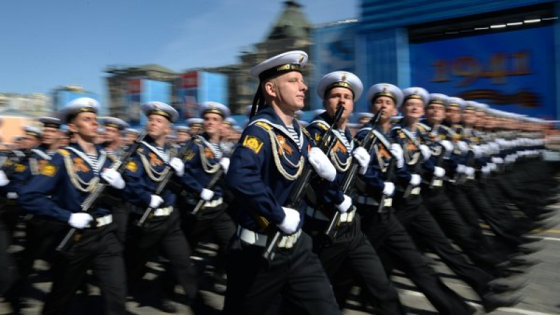 Проф. Арч Гети: Бойкотът на парада в Москва е жалък след провала на политиката на санкциите 