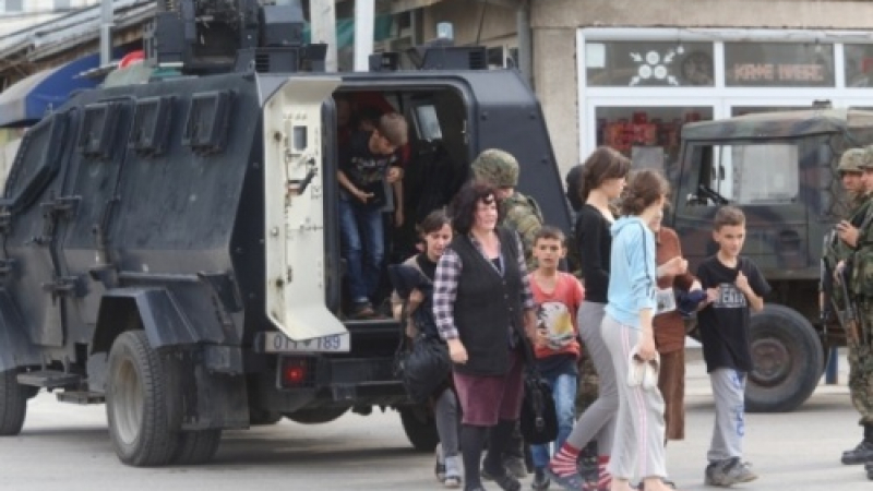 Ето как полицията евакуира жителите на Куманово заради косовските главорези (ВИДЕО)