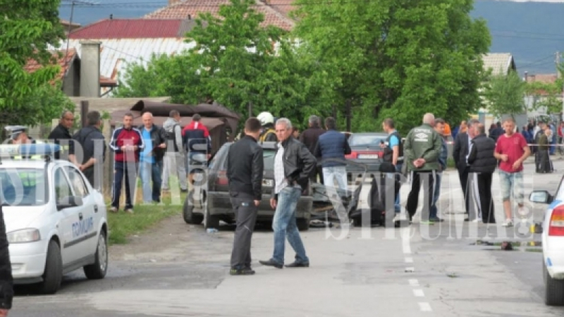 Хаос край Дупница, роднини на убитите пробиха полицейската блокада