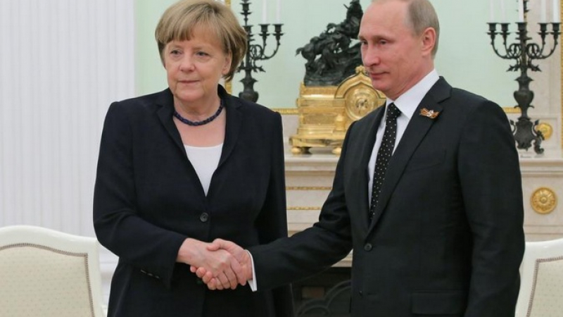 Меркел и Путин се преклониха пред Незнайния воин