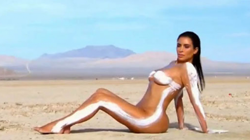 Ким Кардашиян - гола и в пустинята (18+)
